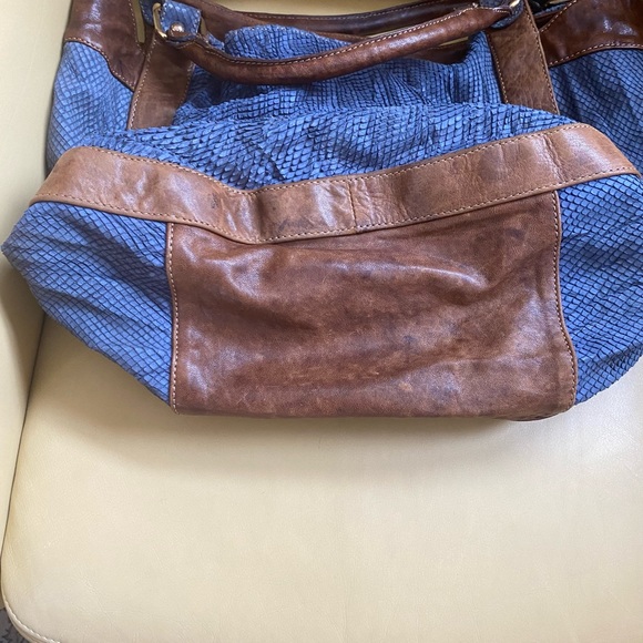 Cynthia Rowley denim color with brown trim handbag - Picture 3 of 5